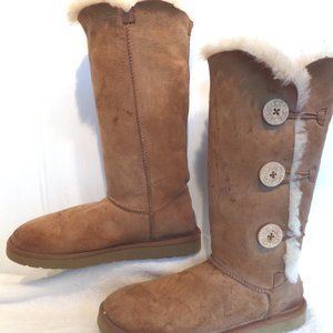 10 Ugg 1873 Bailey Button Triplet Suede Leather
